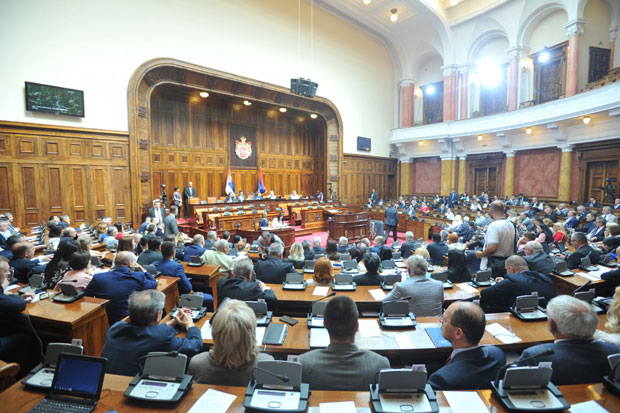 Власт и опозиција за комисију
